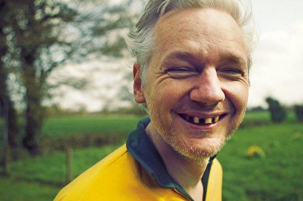 Julian Assange Teeth