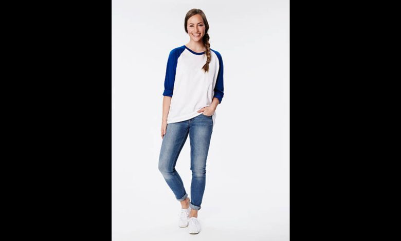 Wear the raglan shirts with classic accessories for a chic look